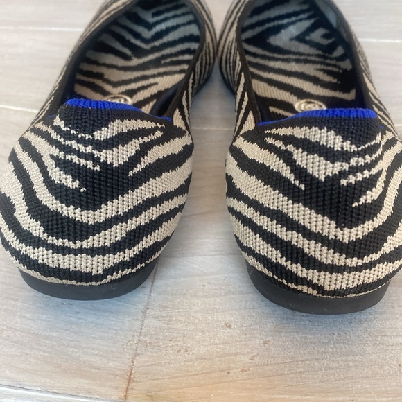 Rothys Zebra Print Flats 8.5 - Picture 12 of 12